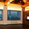 Salle du haut, vue sur la buvette 